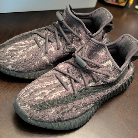 B31 ADIDAS Yeezy Boost 350 V2 - Picture 6 of 10